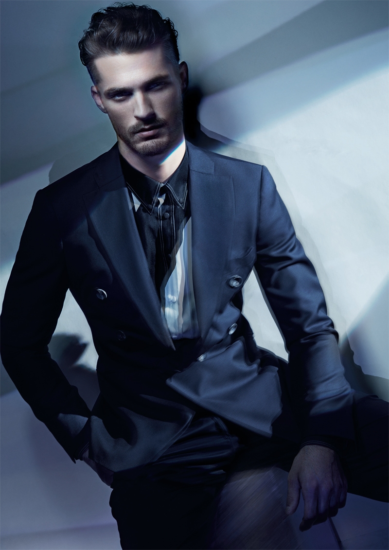 Видео мужчин моделей. Армани Джорджио. Giorgio Armani Suits. Men's Suits Armani. Парни модели.