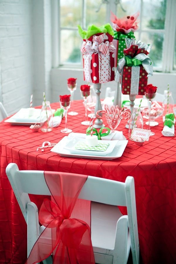 25 Christmas Table Decorating Ideas - Feed Inspiration