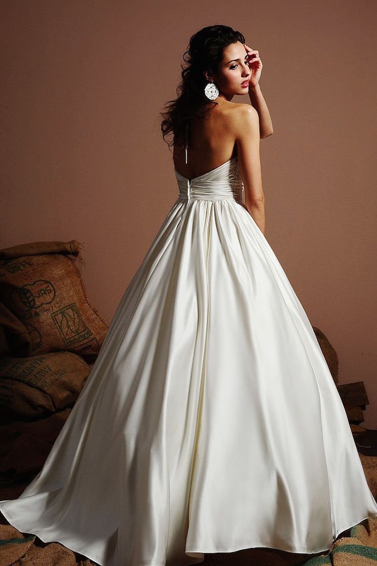 20 Ideas For Destination Wedding Dresses