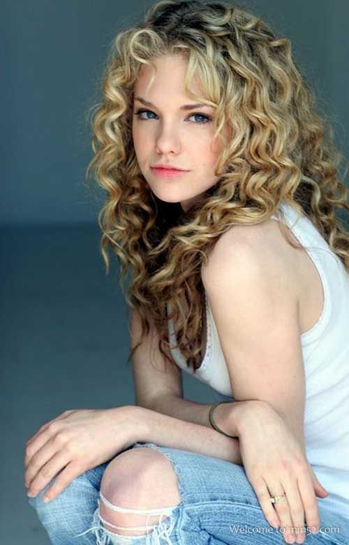 25 Best Curly Hairstyles With Bangs Feed Inspiration