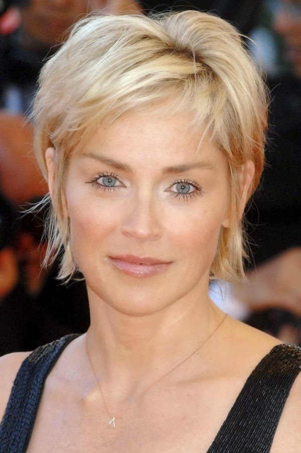 21 Short Hairstyles For Older Women To Try This Year - Feed Inspiration