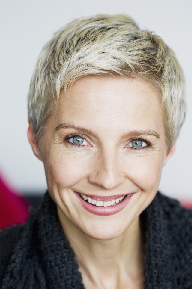 21 Short Hairstyles For Older Women To Try This Year Feed