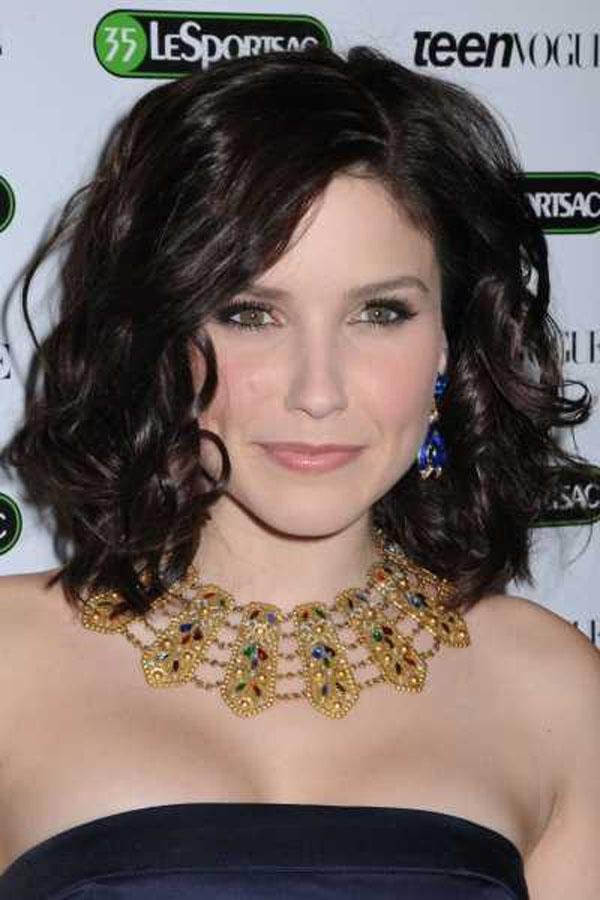 25 Medium Length Curly Hairstyles For Womens Feed Inspiration