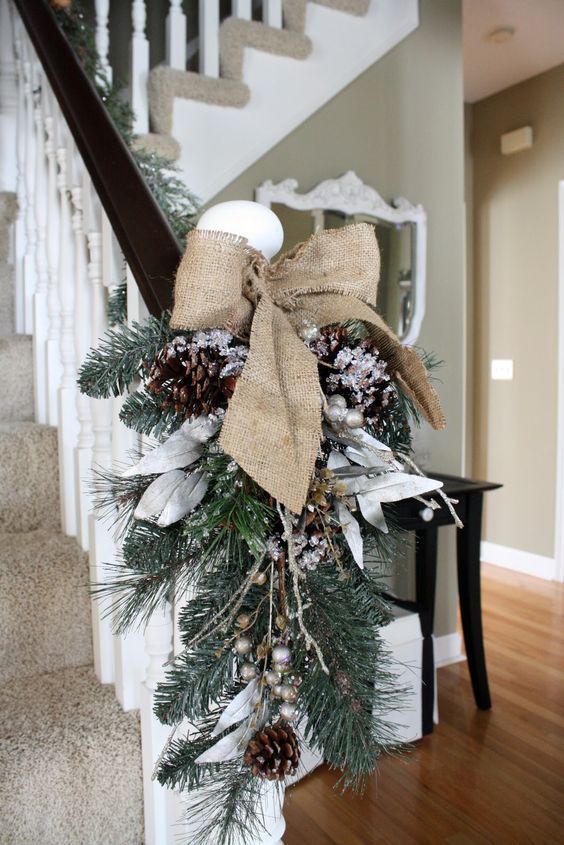 21 Burlap Christmas Decorations Ideas To Try This Christmas - Feed
