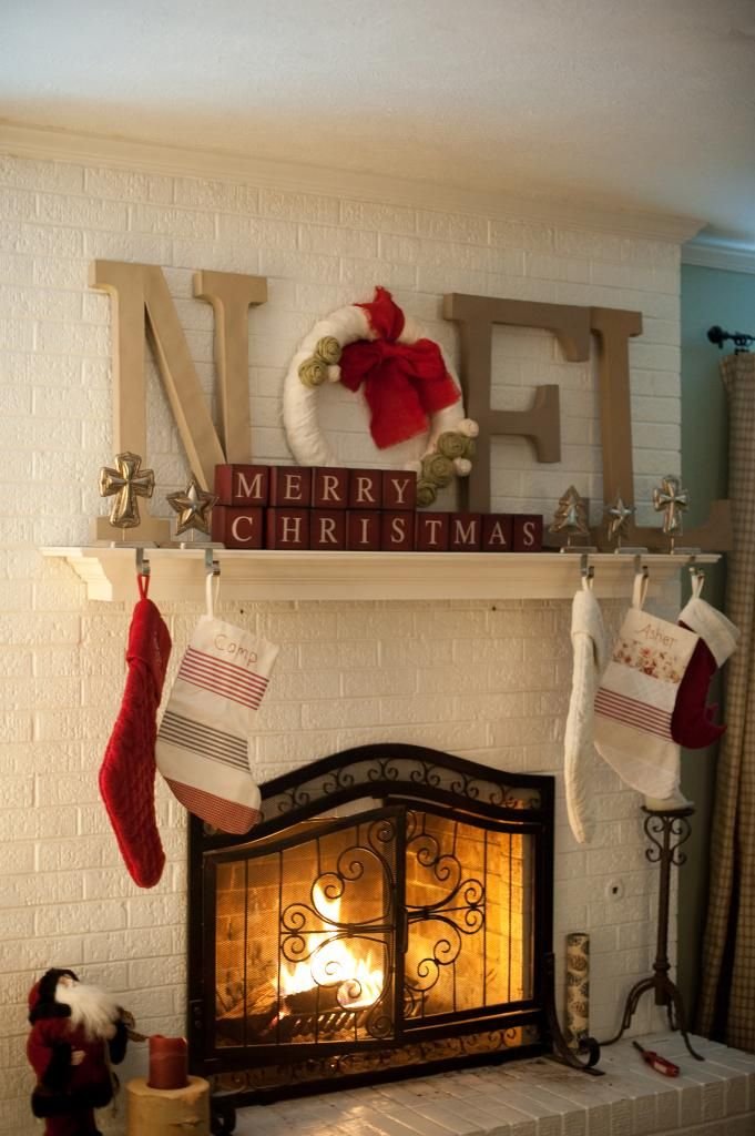 27 Christmas Fireplace Decoration Ideas To Try  Feed Inspiration
