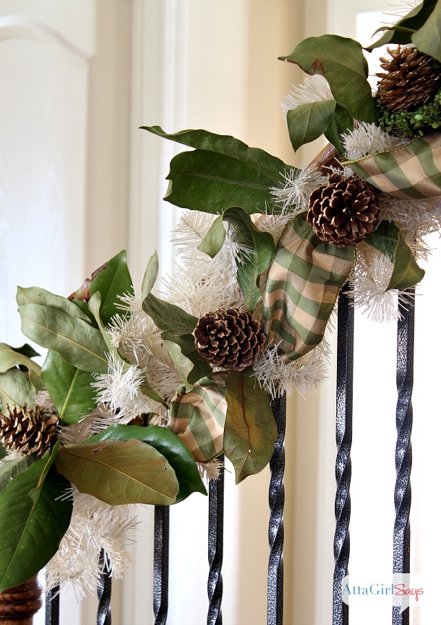 magnolia gilded staircase pinecone atta pinecones garlands staircases boughs attaching banister decorare escalera seashells stairway railing digsdigs thecottagemarket
