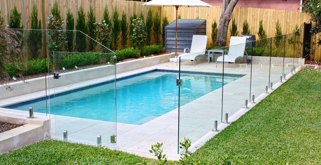 Why Should People Use Glass Fence for Their Swimming Pools?