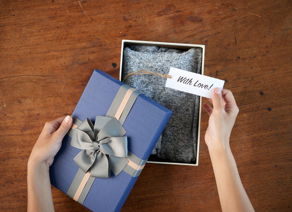 How to Choose the Right Clothing for a Gift - 